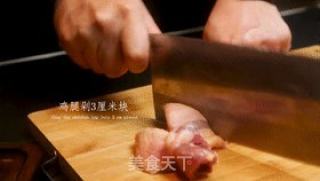 改良版三杯鸡，比传统做法简单还好吃，一周五天都想吃它的做法步骤：1