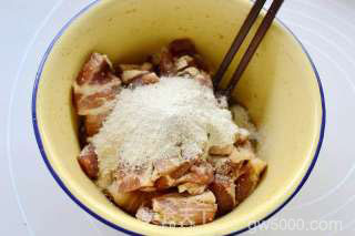 五香荷叶粉蒸肉的做法步骤：3