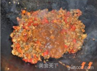 自制浓郁江西风味咸香下饭的猪肉田螺辣椒酱的做法步骤：11