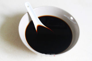 【三杯鸡】.电饭锅版的做法步骤：1