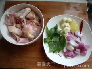 用九层塔点亮名菜的醇香诱人-----三杯鸡饭的做法步骤：1