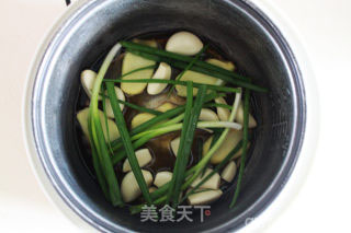 【三杯鸡】.电饭锅版的做法步骤：6