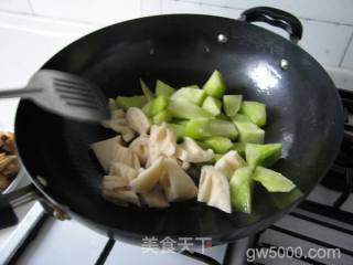 我的锅：热滋滋 辣呵呵 的美味菜--板鸭莴笋香锅的做法步骤：6