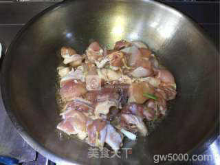 香菇板栗鸡腿煲的做法步骤：10