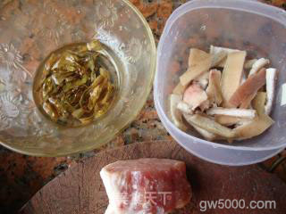 干豇豆米粉蒸肉的做法步骤：1