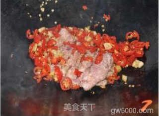 自制浓郁江西风味咸香下饭的猪肉田螺辣椒酱的做法步骤：7