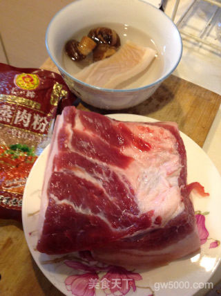 粉蒸肉的做法步骤：1