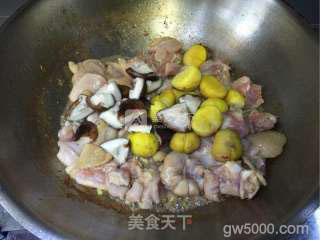 香菇板栗鸡腿煲的做法步骤：11