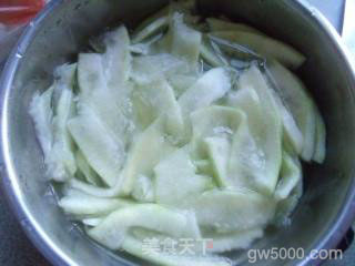 柚子皮变身餐桌上最受欢迎的消食解腻菜——柚香粉蒸肉的做法步骤：6