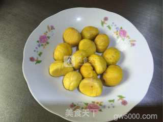 香菇板栗鸡腿煲的做法步骤：3