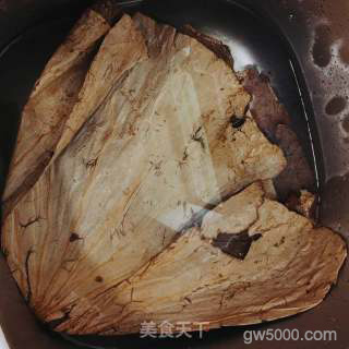 荷香粉蒸排骨的做法步骤：1