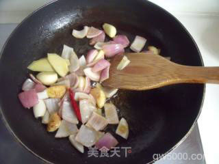 用九层塔点亮名菜的醇香诱人-----三杯鸡饭的做法步骤：4