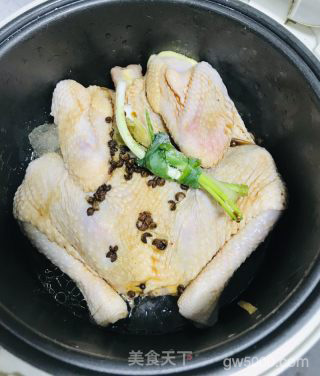 三杯鸡#肉菜#的做法步骤：5