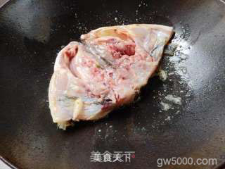 鱼头粉皮煲的做法步骤：4
