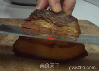 [把你蒸服]《盐菜扣肉》的做法步骤：1