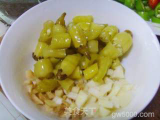 泡椒鸭胗的做法步骤：3