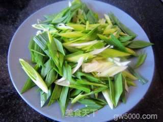 青蒜炒腊肉的做法步骤：2