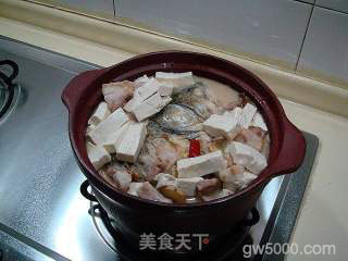 冬季泡菜吃法“酸汤鱼头”的做法步骤：12