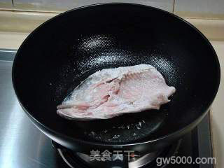 冬季泡菜吃法“酸汤鱼头”的做法步骤：4