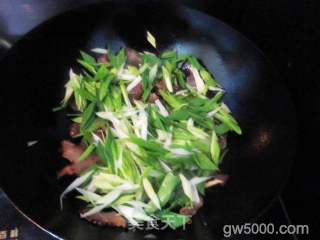 青蒜炒腊肉的做法步骤：5