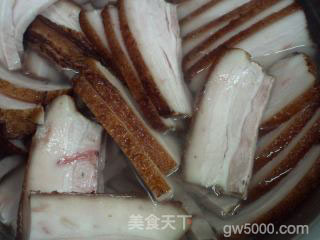 [把你蒸服]《盐菜扣肉》的做法步骤：3