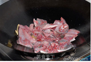 酸汤鱼头的做法步骤：4