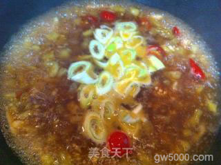 酸汤肥牛的做法步骤：11