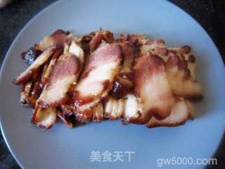青蒜炒腊肉的做法步骤：1
