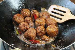 红烧狮子头的做法步骤：14