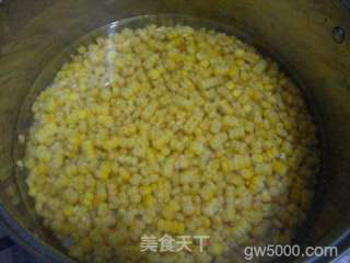 松仁玉米的做法步骤：1