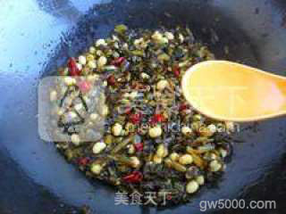 雪菜肉末炒黄豆的做法步骤:7