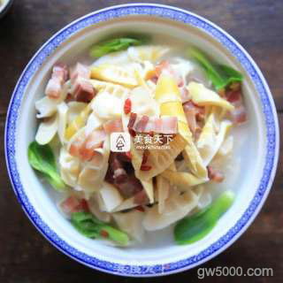 腌笃鲜 咸肉炖春笋的做法步骤：5