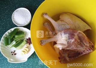 南京盐水鸭的做法步骤：1