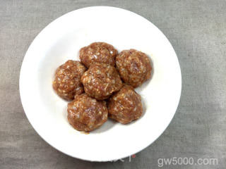 鸿运当头（少油版红烧狮子头）的做法步骤：6