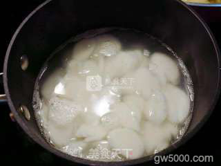 虾仁辣白菜年糕汤的做法步骤：1