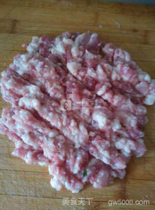 红烧狮子头四喜丸子的做法步骤:1