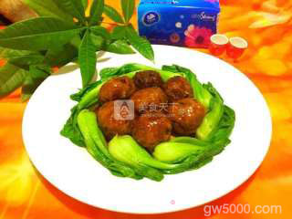 红烧狮子头的做法步骤：9