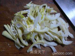 雪菜雷笋年糕汤的做法步骤：3