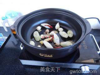 砂锅版地锅鸡的做法步骤：5