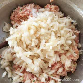 雪梨狮子头的做法步骤：5