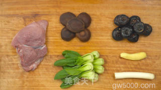 红烧狮子头的做法步骤：1