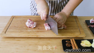 不加一滴水的苏式红烧肉的做法步骤：2