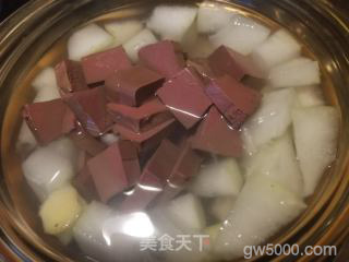 冬瓜鸭血粉丝汤的做法步骤：9