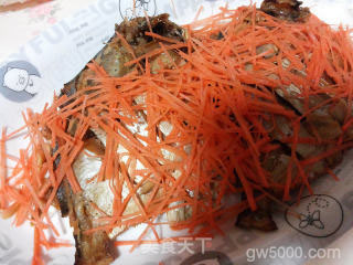 糖醋鲳鱼的做法步骤：7