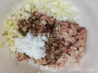 红烧狮子头的做法步骤：2