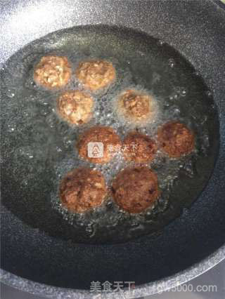 红烧狮子头的做法步骤：9