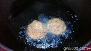 红烧狮子头的做法步骤：6