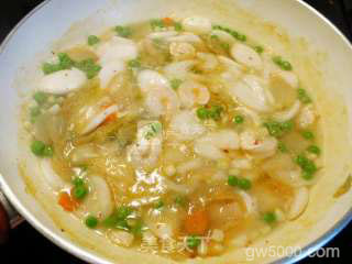 虾仁辣白菜年糕汤的做法步骤：4