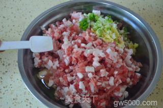 蟹黄狮子头的做法步骤：5