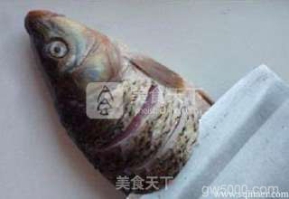 糖醋鲤鱼的做法步骤:1